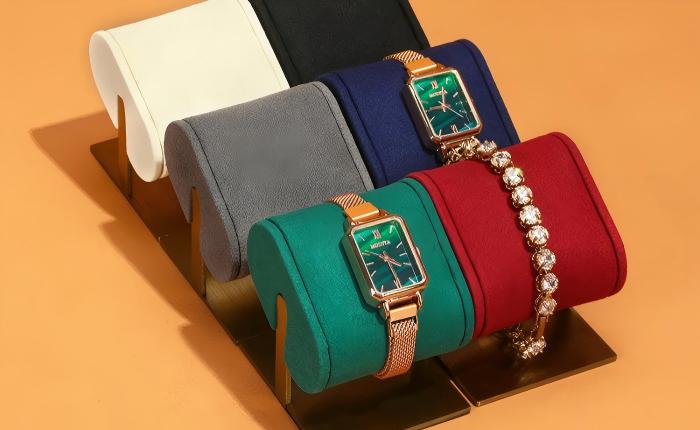 How Color-Coordinated Watch Displays Improve Luxury Retail Presentation